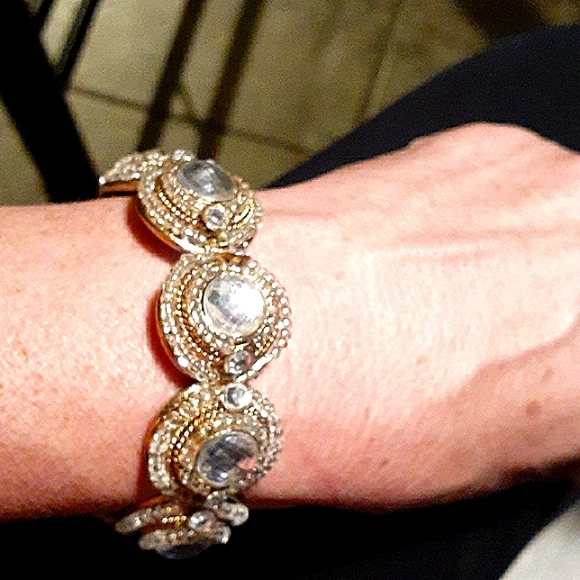 Gorgeous VINTAGE Gold Tone & Beads Vintage Hinged Bracelet - Picture 2 of 9